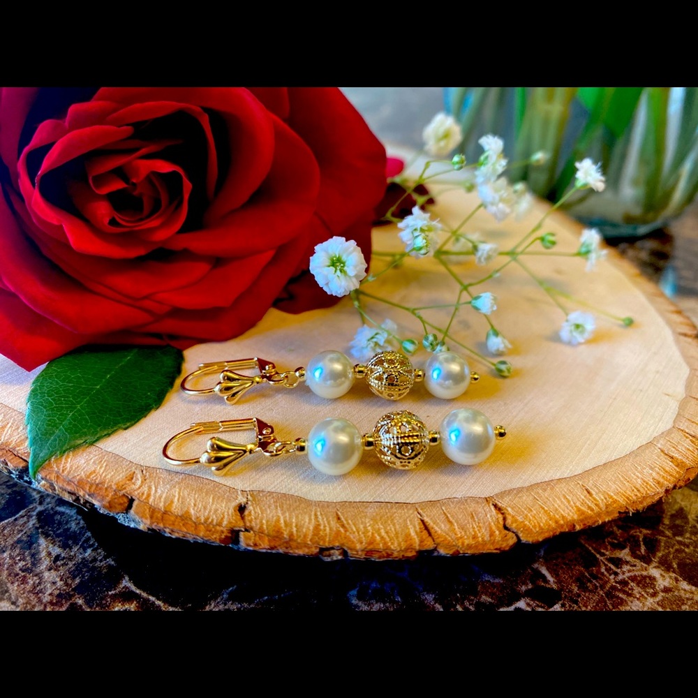 Combination of Gold and Pearls ✨